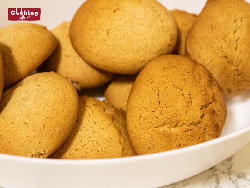 Honey biscuits with cinnamon flavour